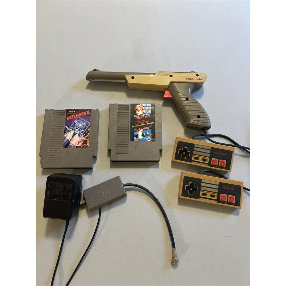 Nintendo NES Super Mario Bros Duck Hunt,  Zapper Gun, Defender 2, Controllers, +